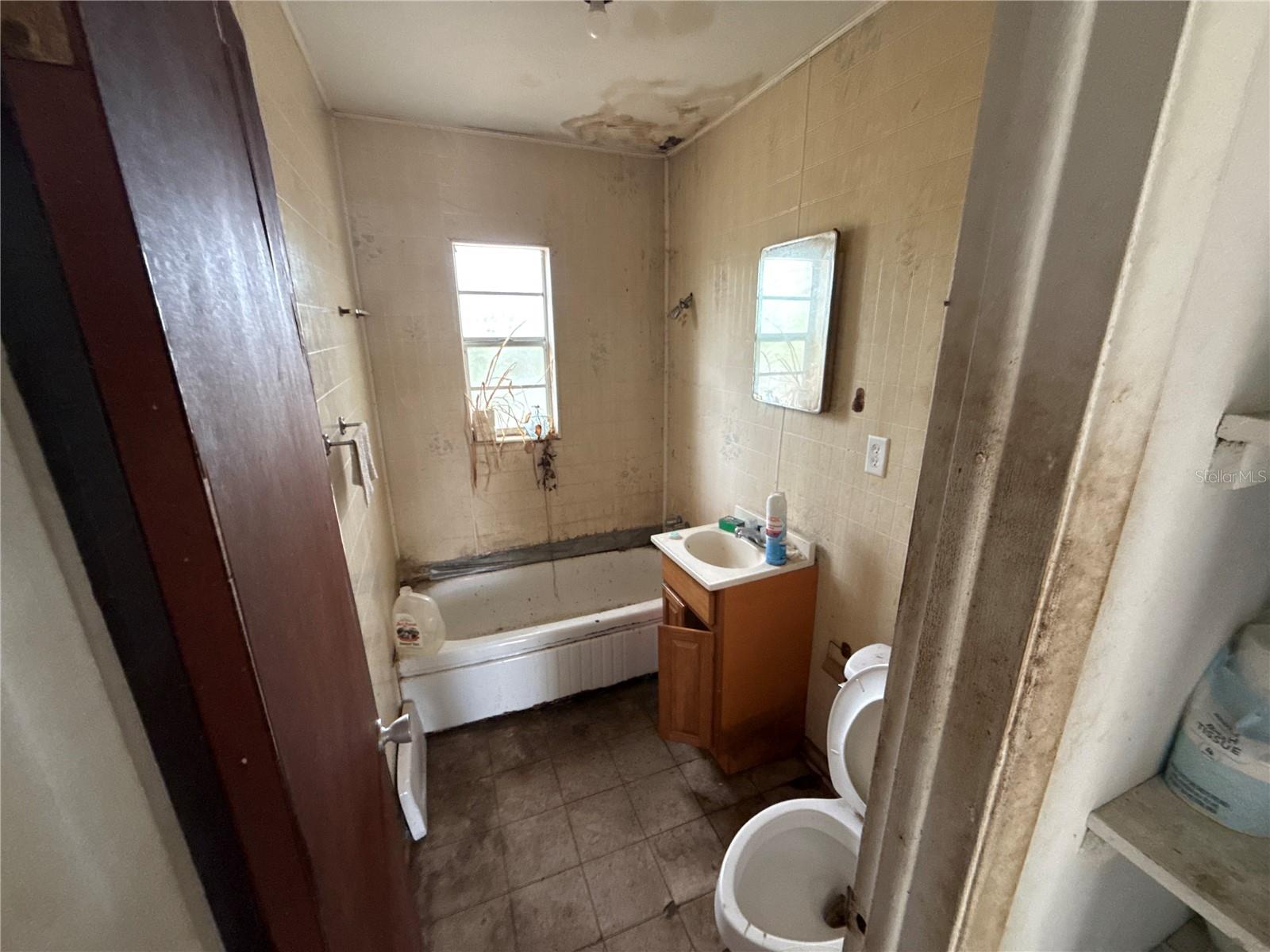 TB8462985 Property Photo