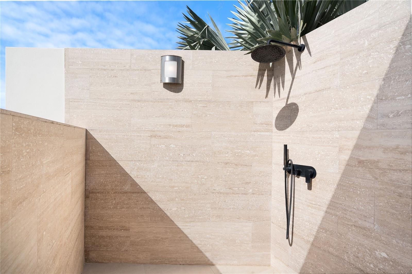 PR9118411 Property Photo