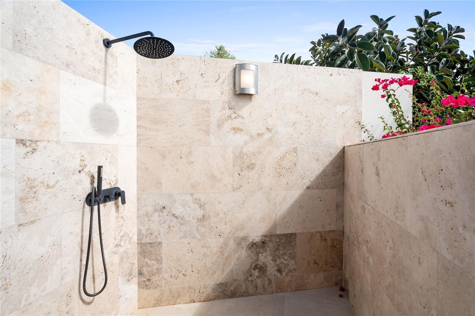 PR9118411 Property Photo