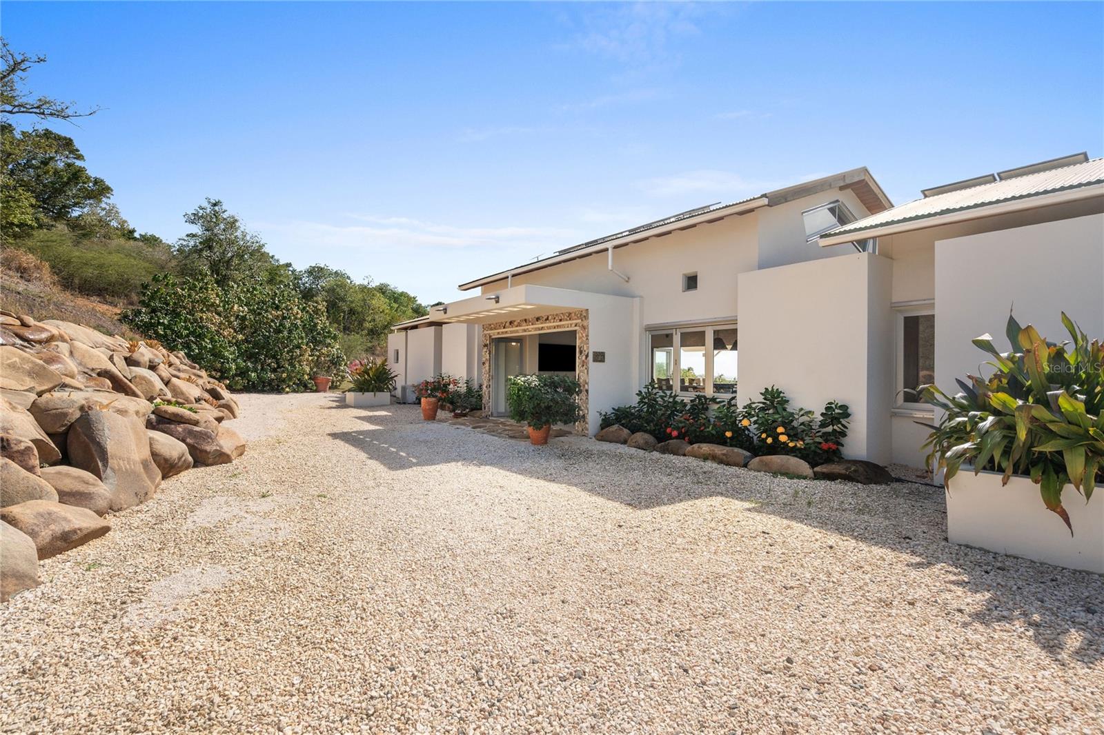 PR9118411 Property Photo