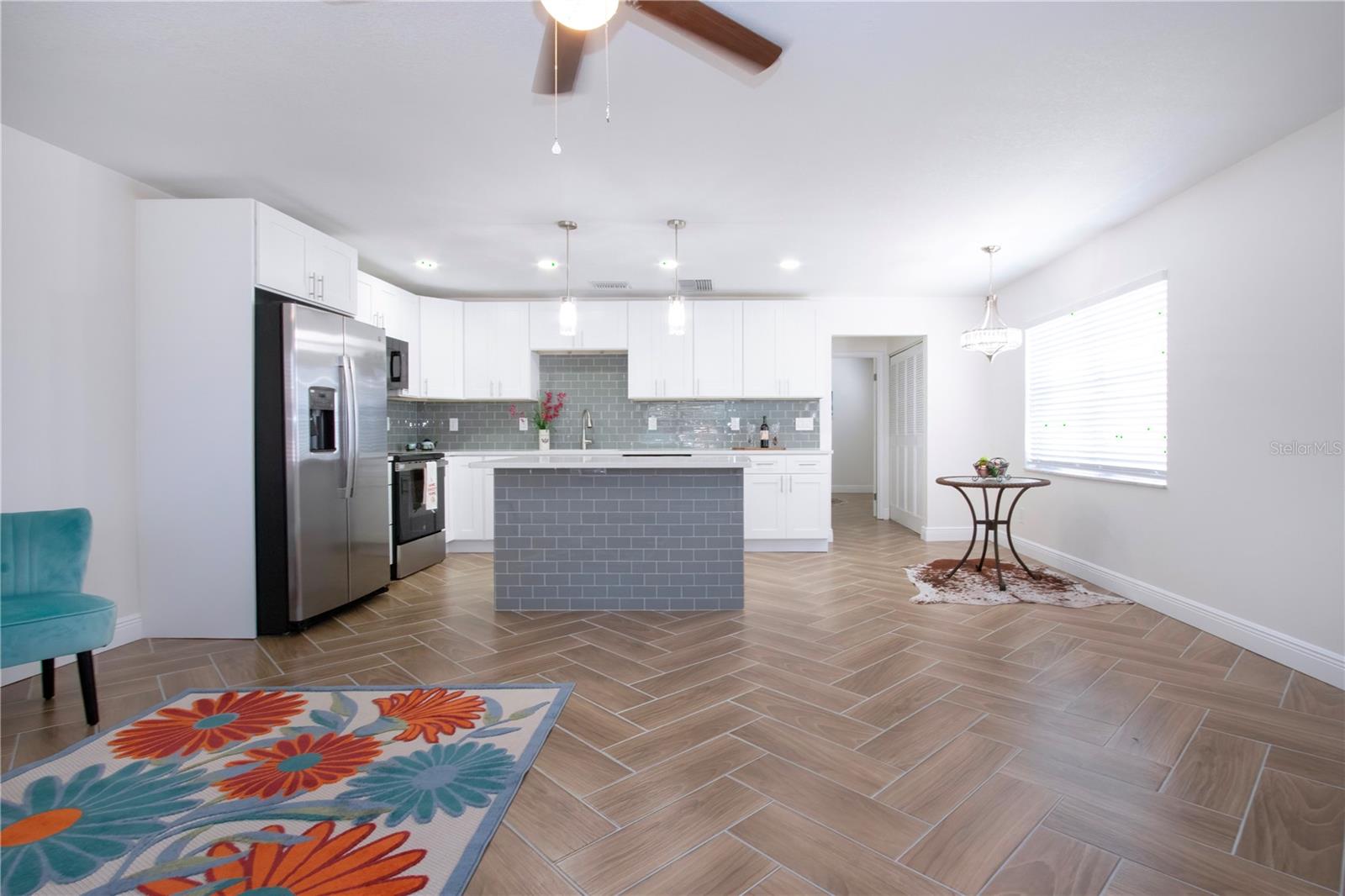 Looking toward kitchen and dining area