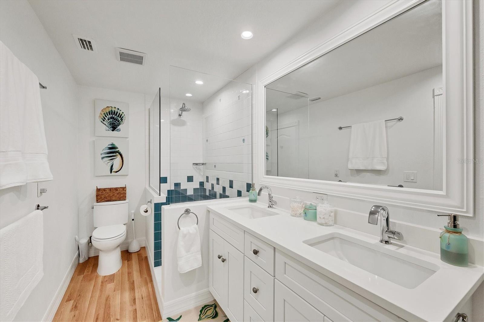 D6145515 Property Photo