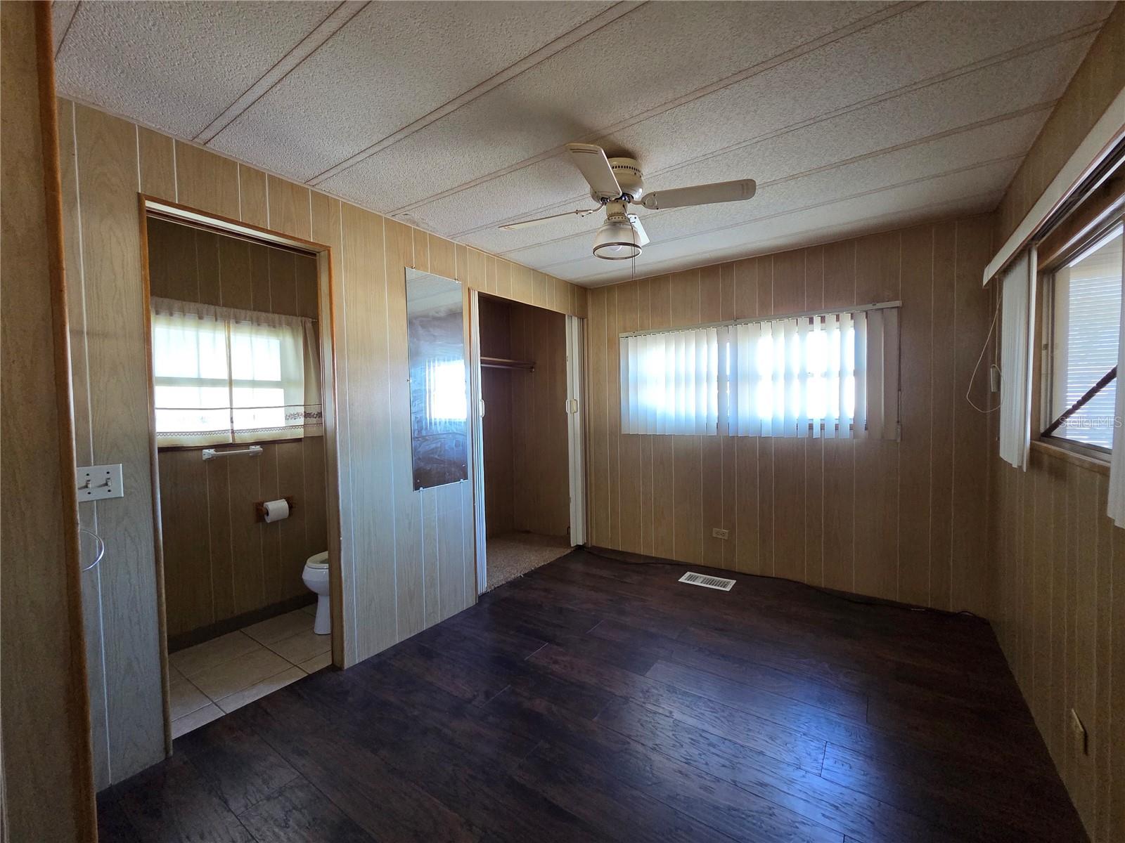 TB8463176 Property Photo