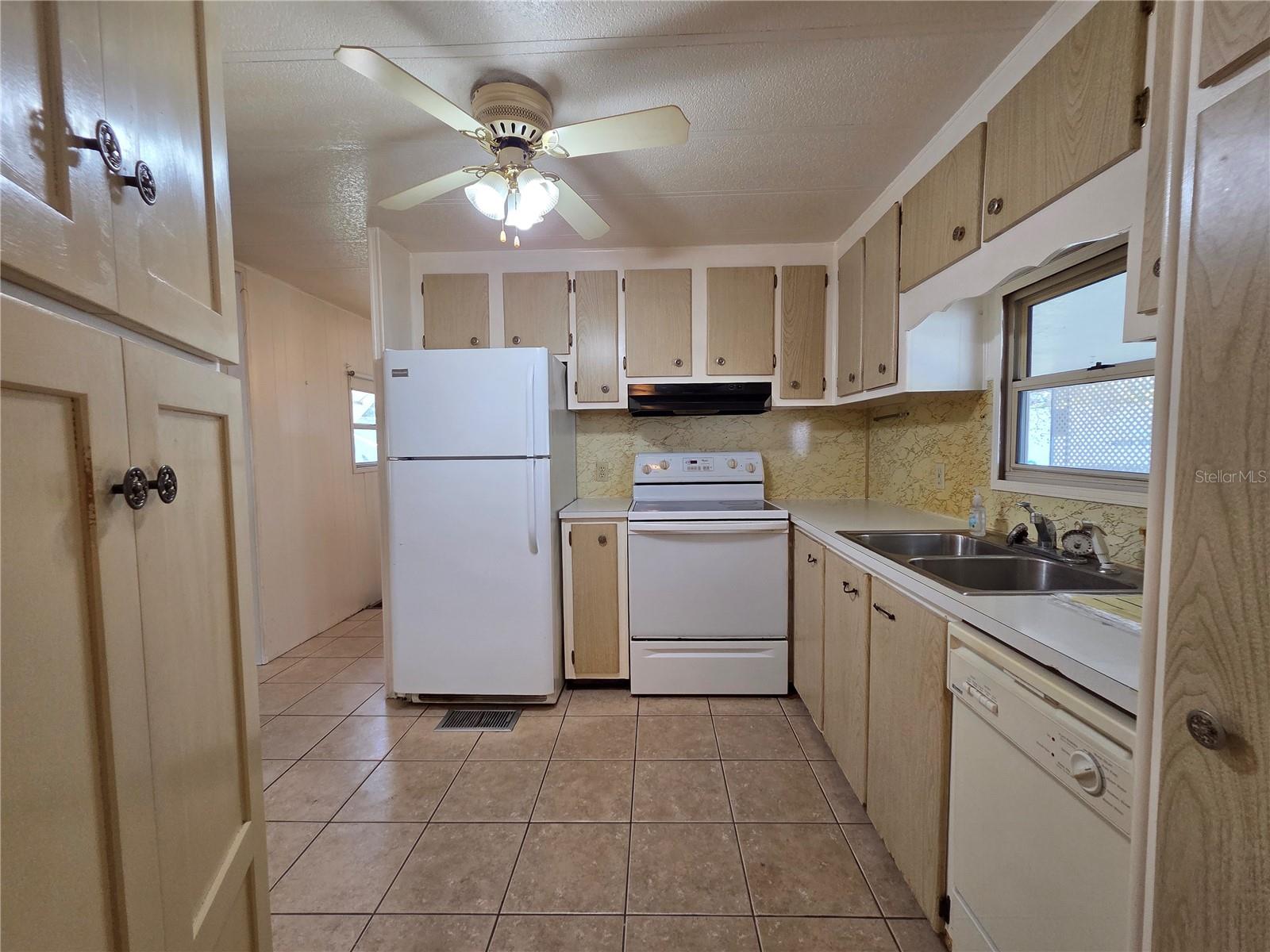 TB8463176 Property Photo