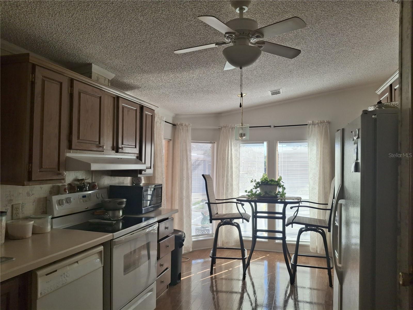 O6372771 Property Photo