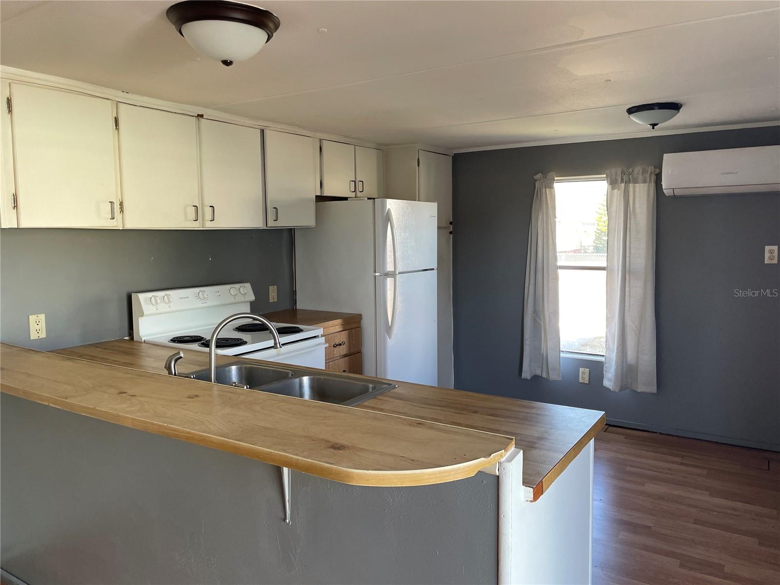 OM716401 Property Photo