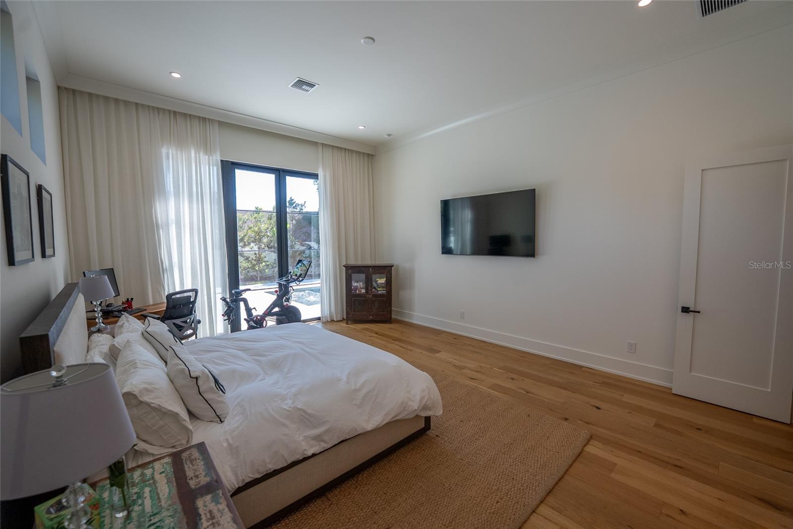 O6372849 Property Photo