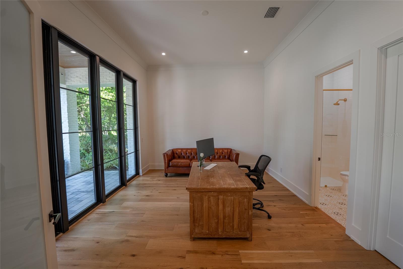 O6372849 Property Photo