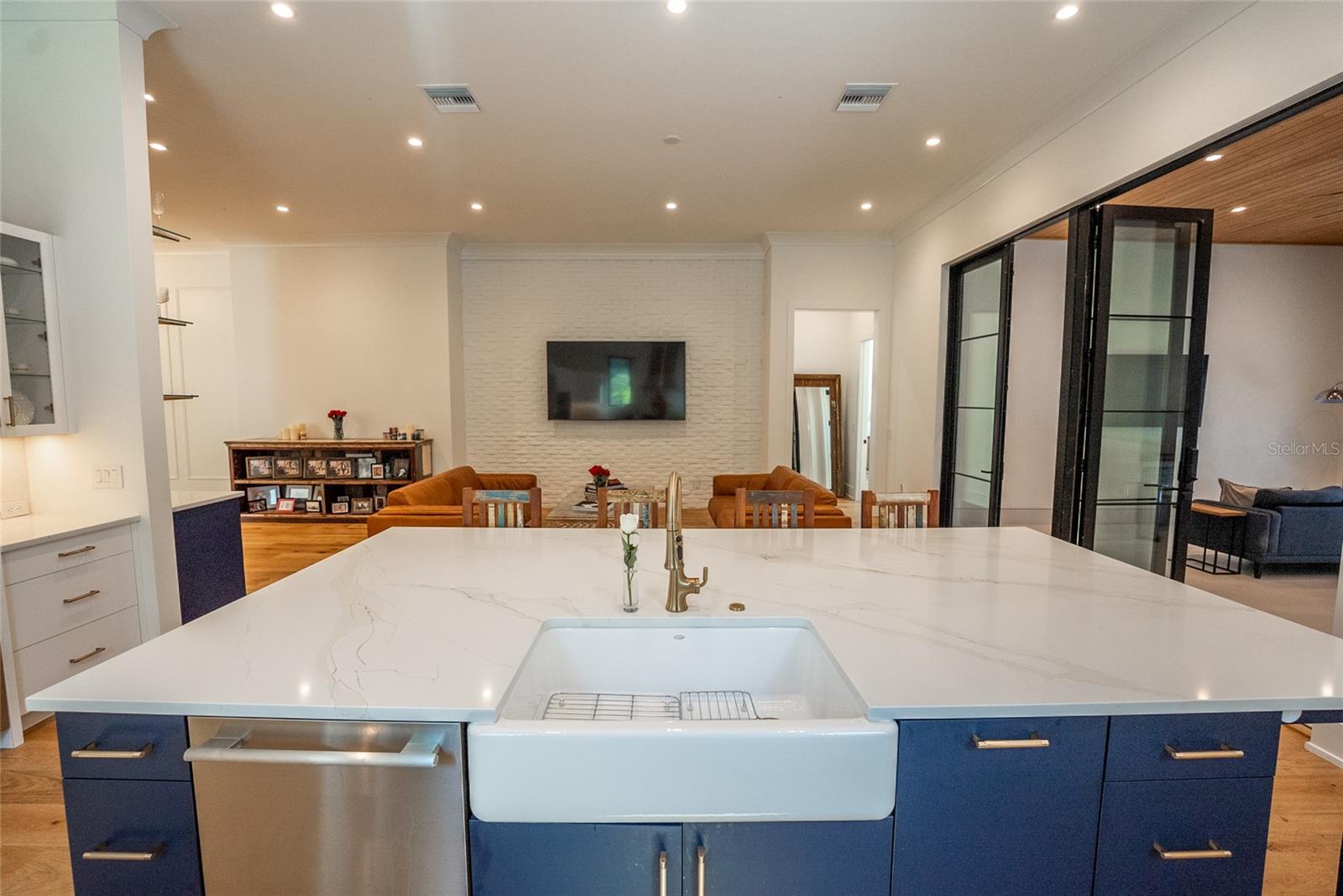 O6372849 Property Photo