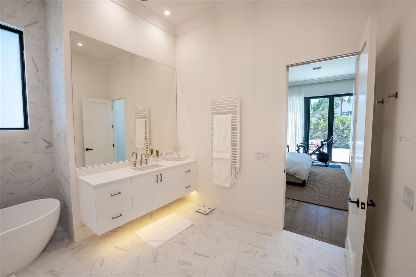 O6372849 Property Photo