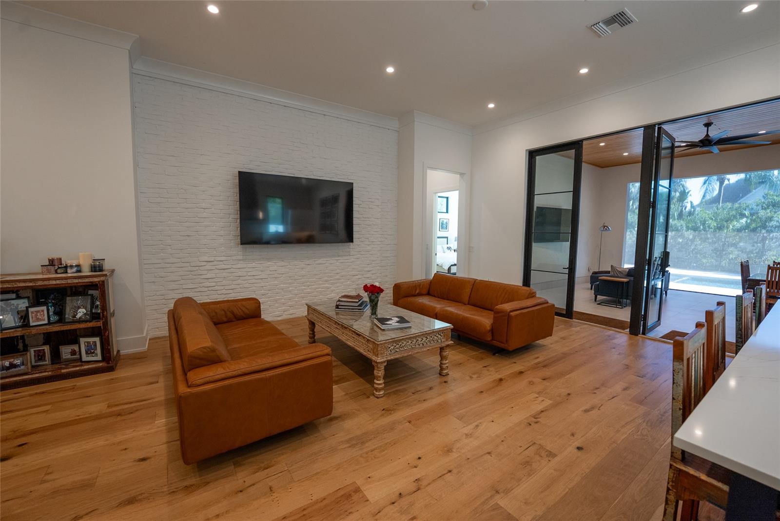 O6372849 Property Photo