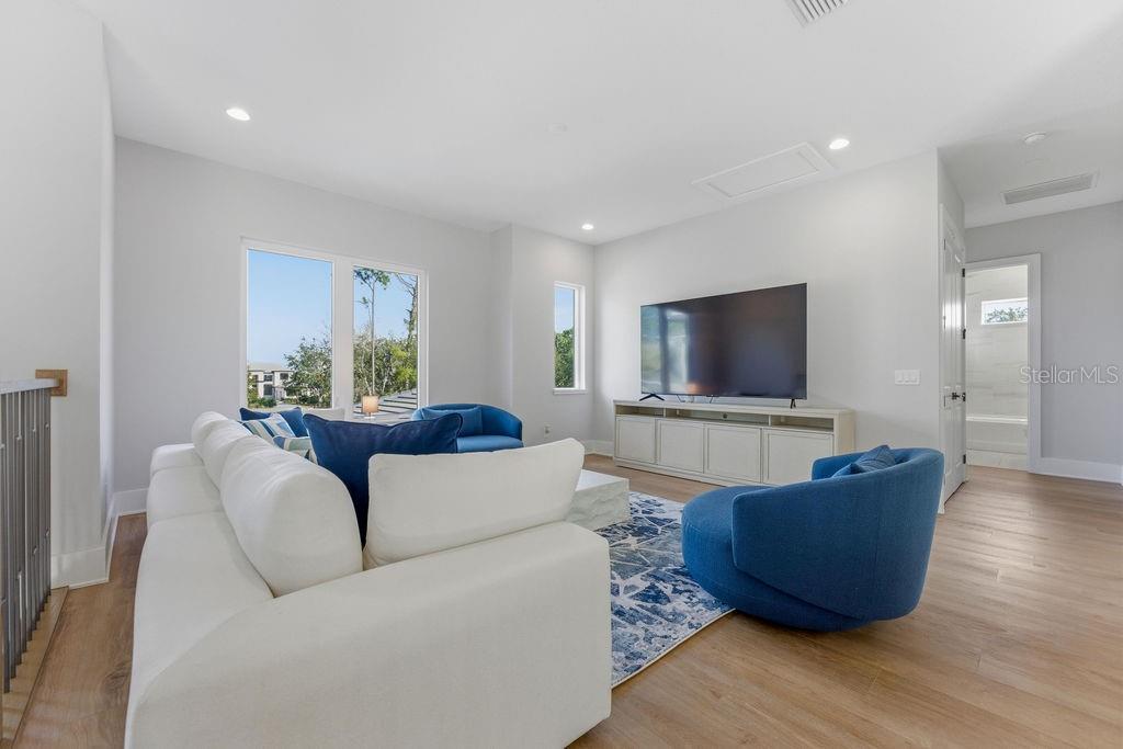 O6372865 Property Photo