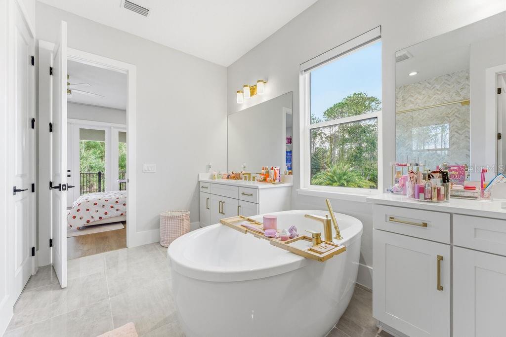 O6372865 Property Photo