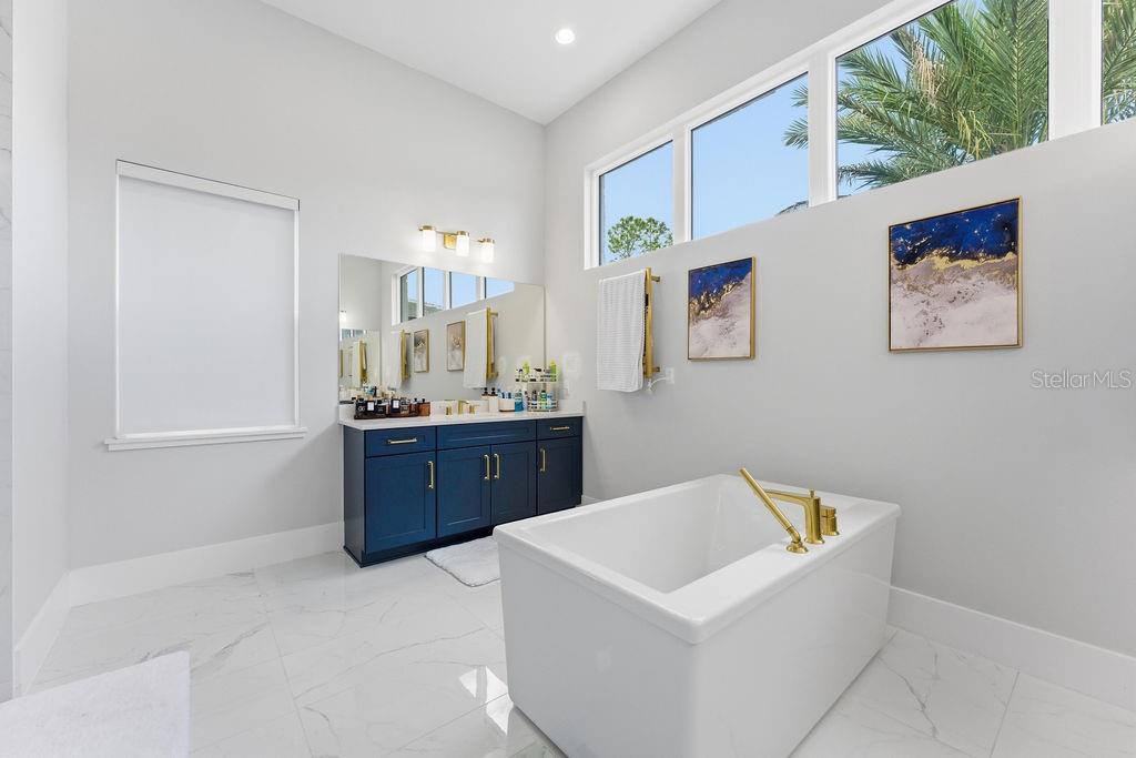 O6372865 Property Photo