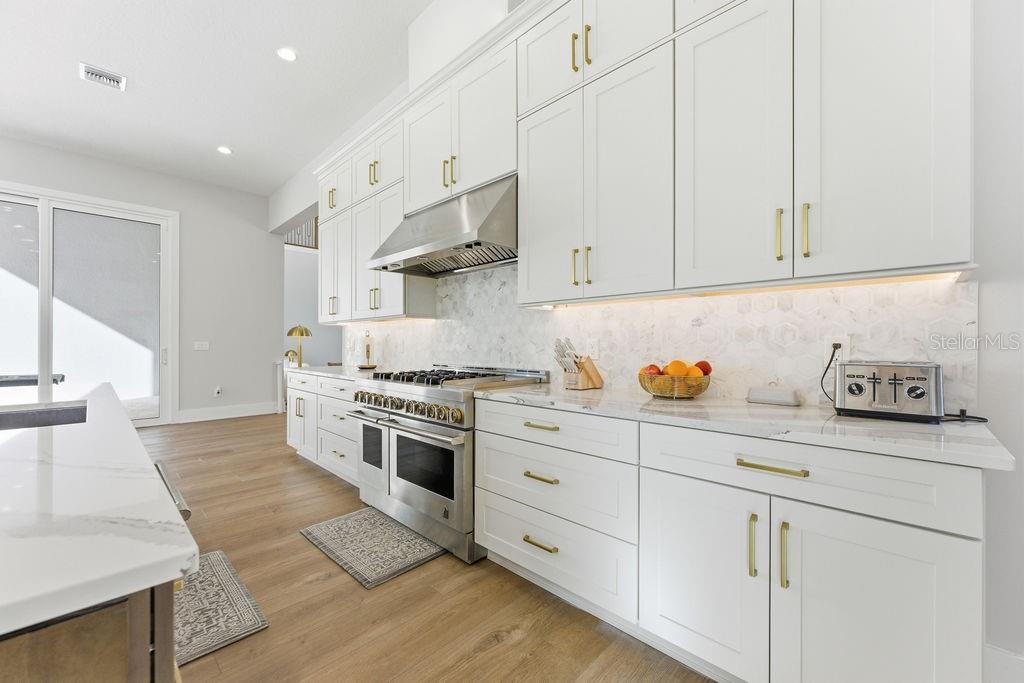 O6372865 Property Photo