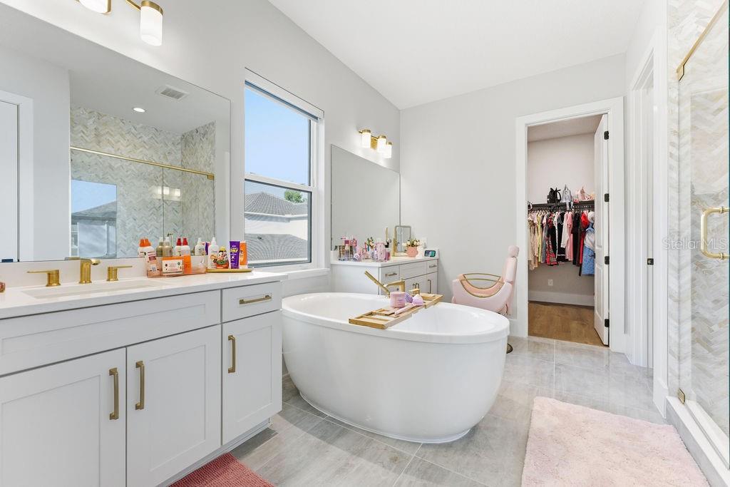 O6372865 Property Photo