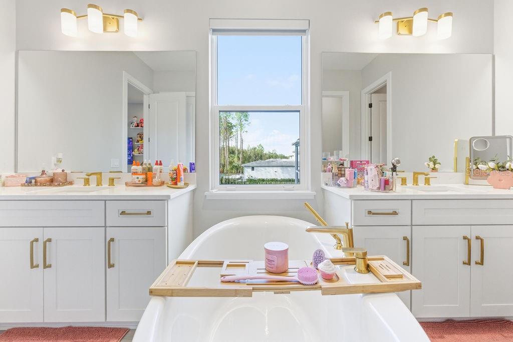 O6372865 Property Photo