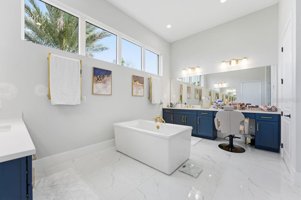 O6372865 Property Photo