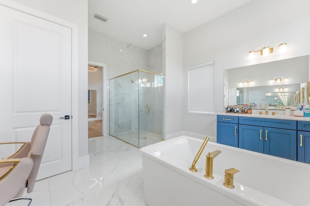 O6372865 Property Photo