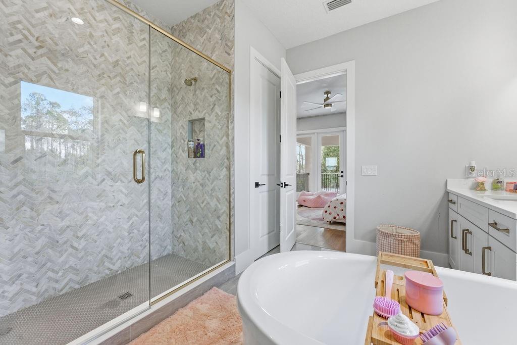 O6372865 Property Photo