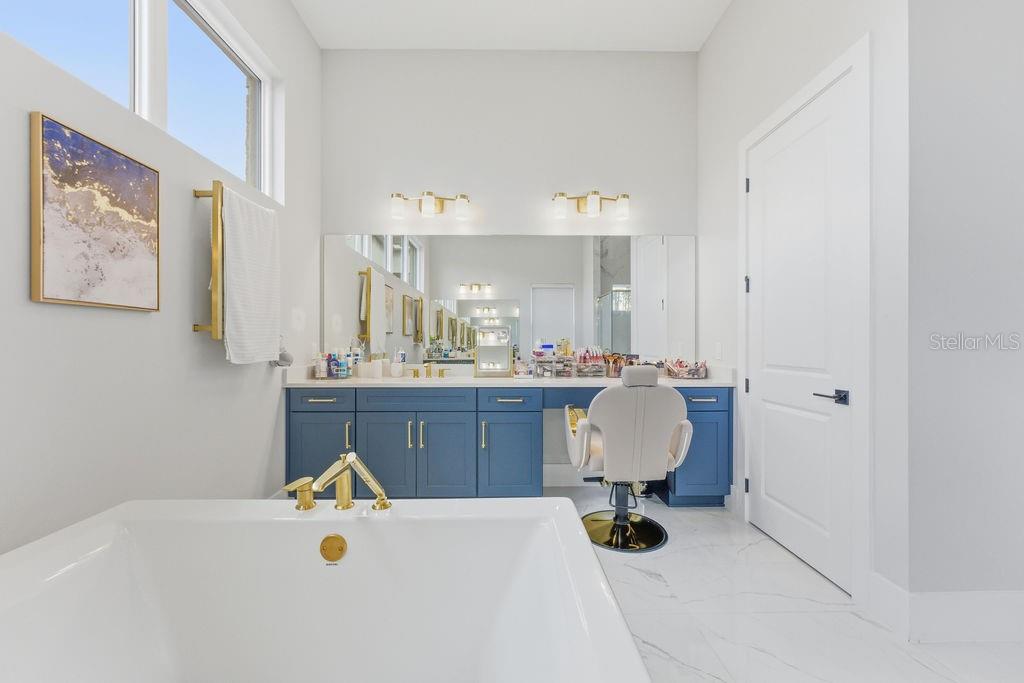 O6372865 Property Photo