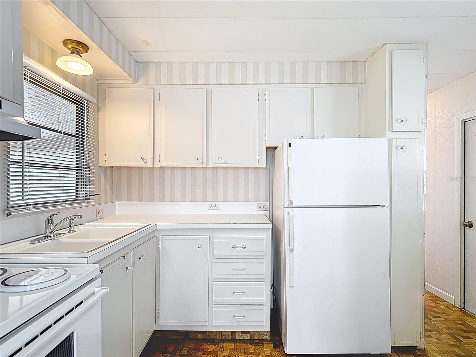 TB8463335 Property Photo