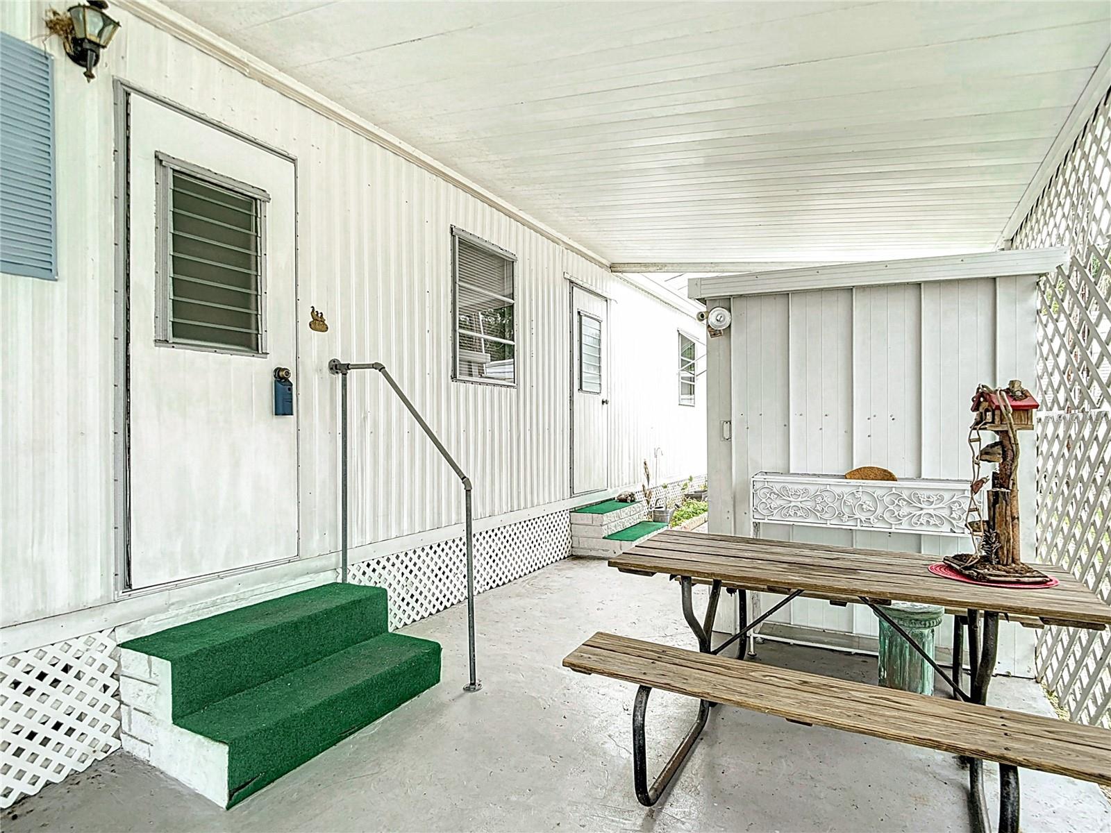 TB8463335 Property Photo