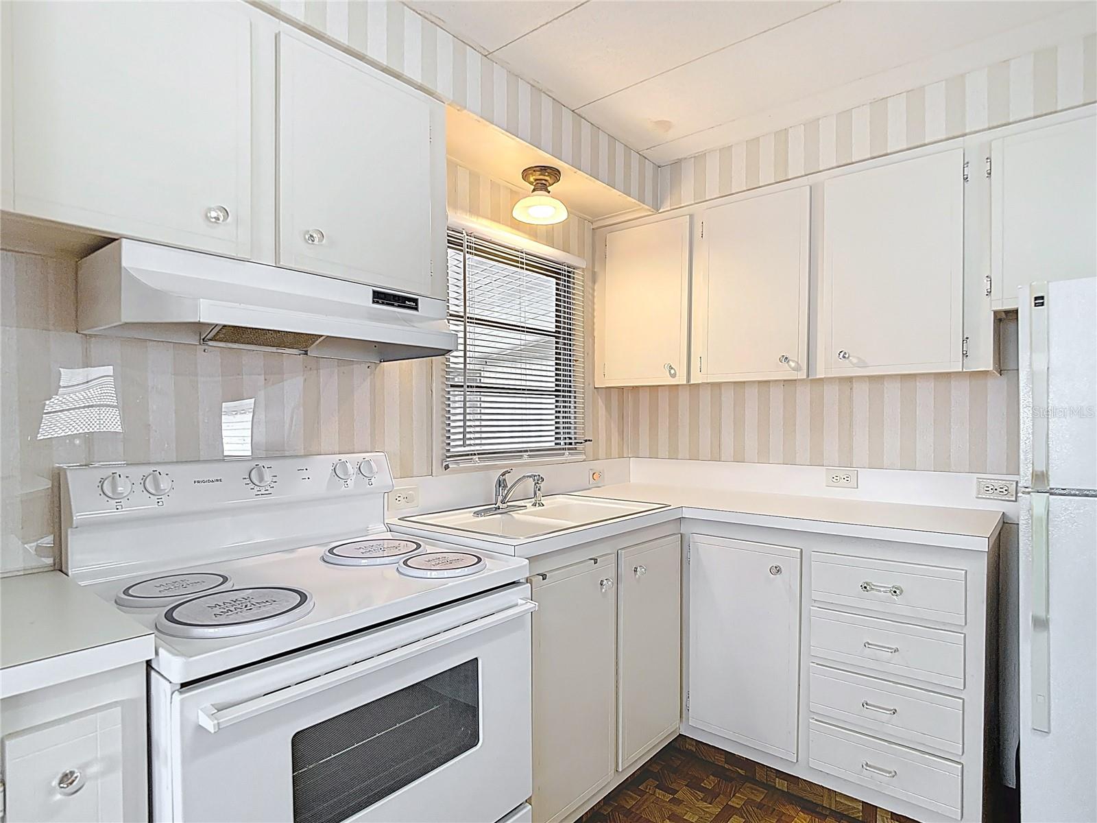 TB8463335 Property Photo