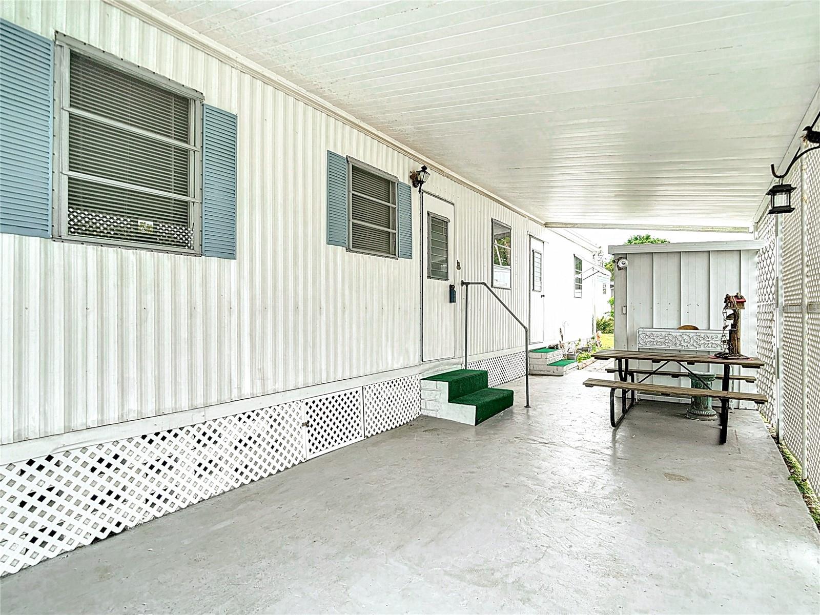 TB8463335 Property Photo