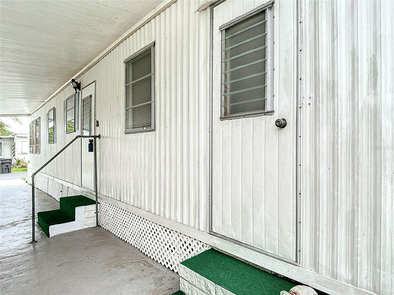 TB8463335 Property Photo