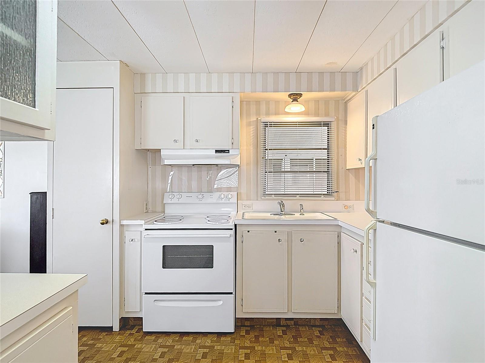 TB8463335 Property Photo