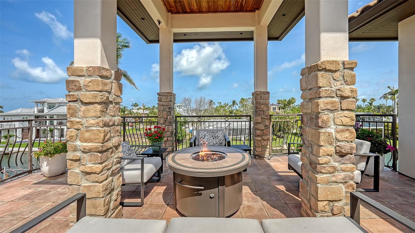 A4677813 Property Photo