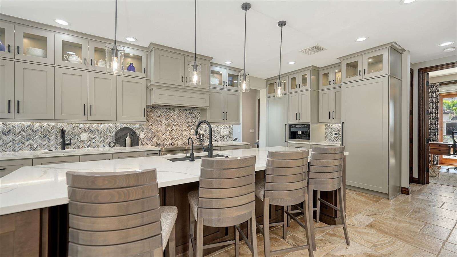 A4677813 Property Photo