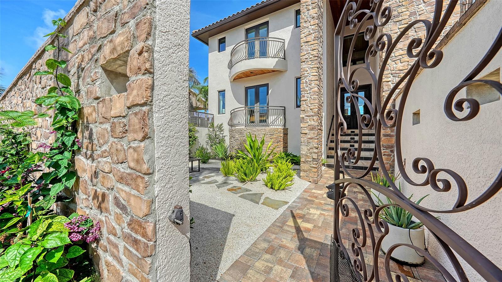 A4677813 Property Photo