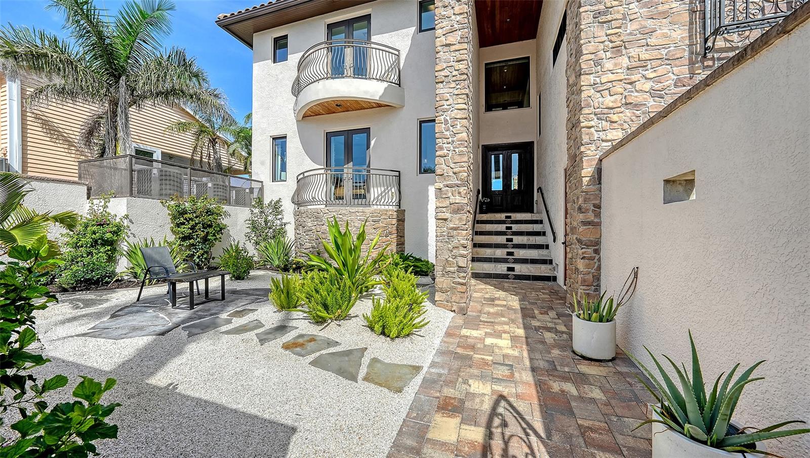 A4677813 Property Photo