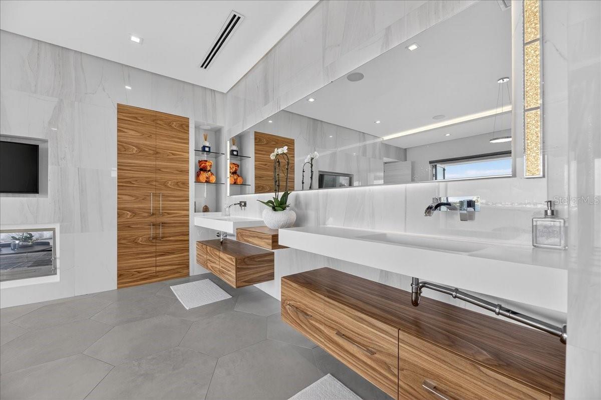 TB8463396 Property Photo