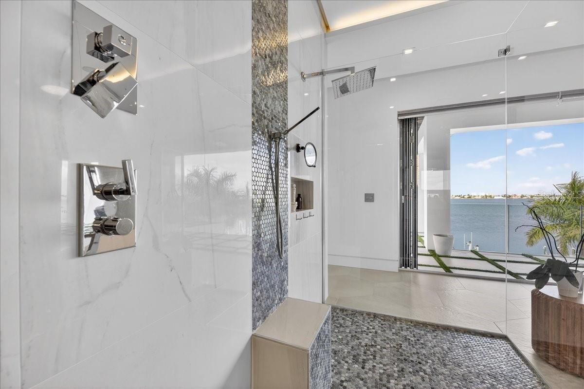 TB8463396 Property Photo