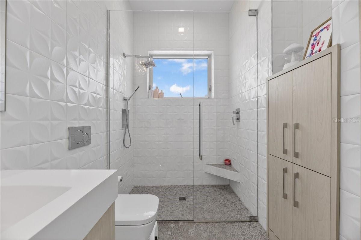 TB8463396 Property Photo