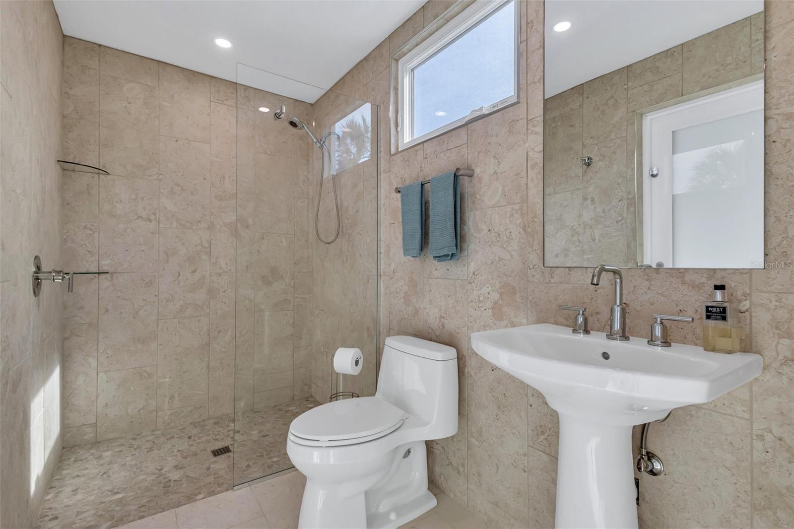 A4677832 Property Photo