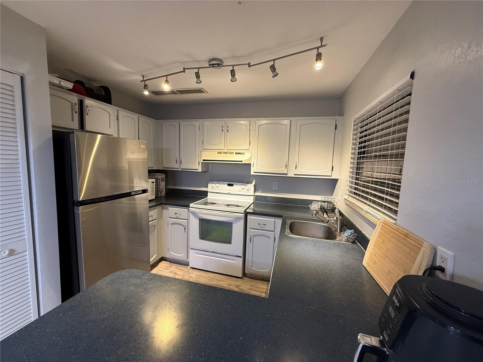 O6372912 Property Photo