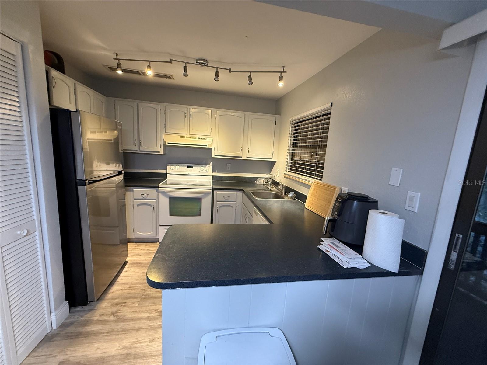 O6372912 Property Photo