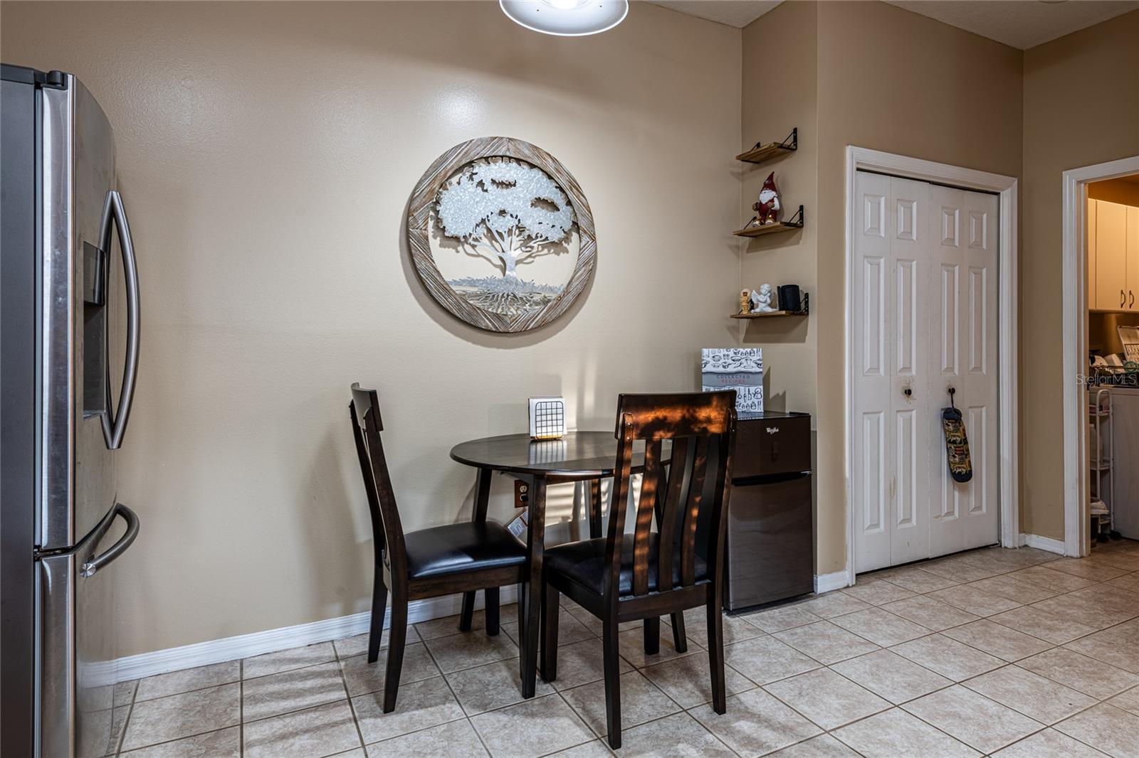 Kitchen - eat in area