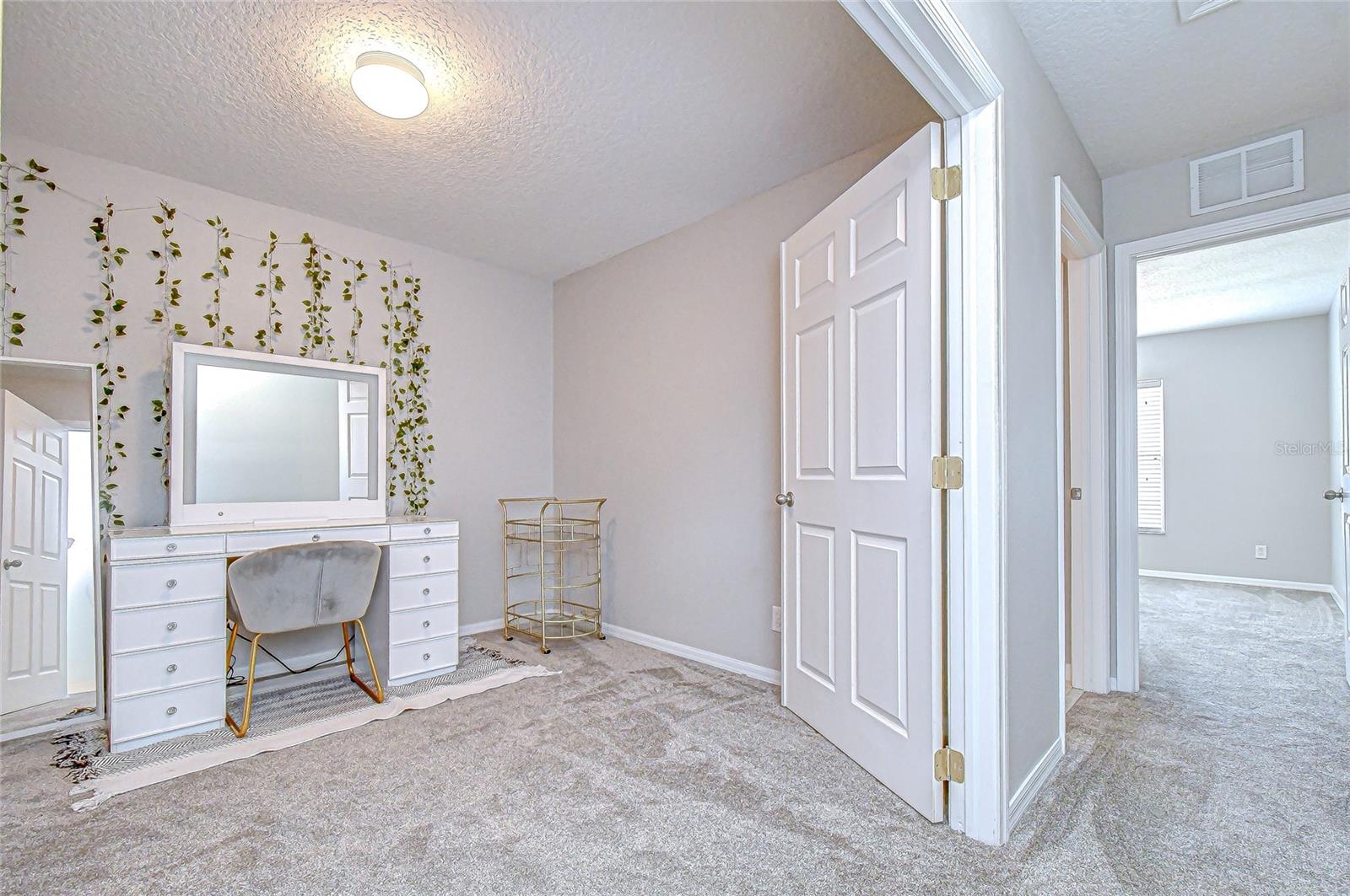 Bonus room/den/home office!