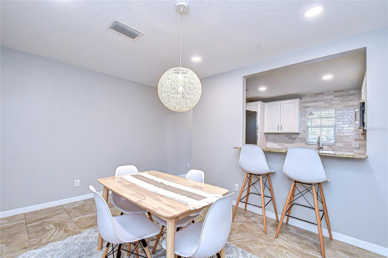 Dining room with pass-through to ktichen!