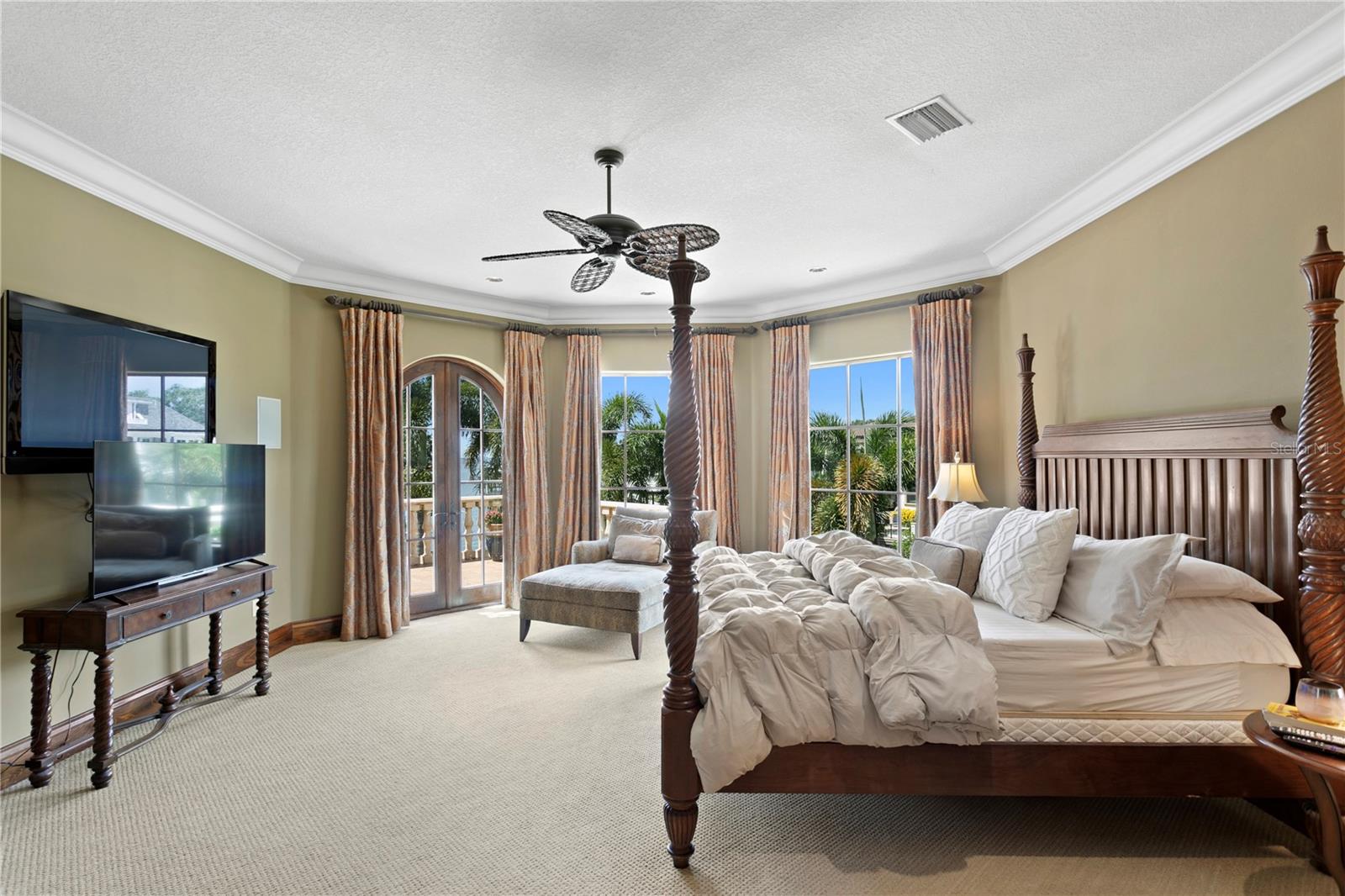 TB8463472 Property Photo