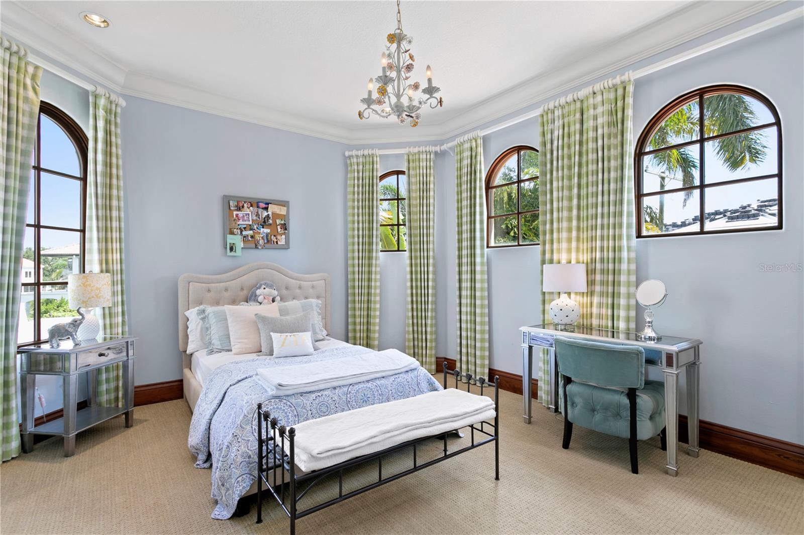 TB8463472 Property Photo