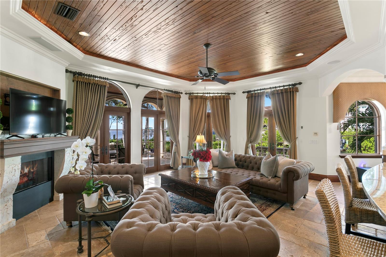 TB8463472 Property Photo