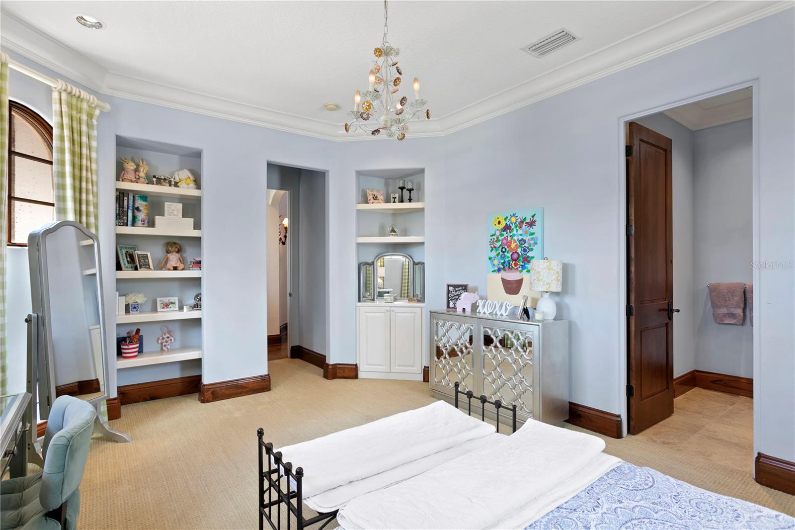 TB8463472 Property Photo