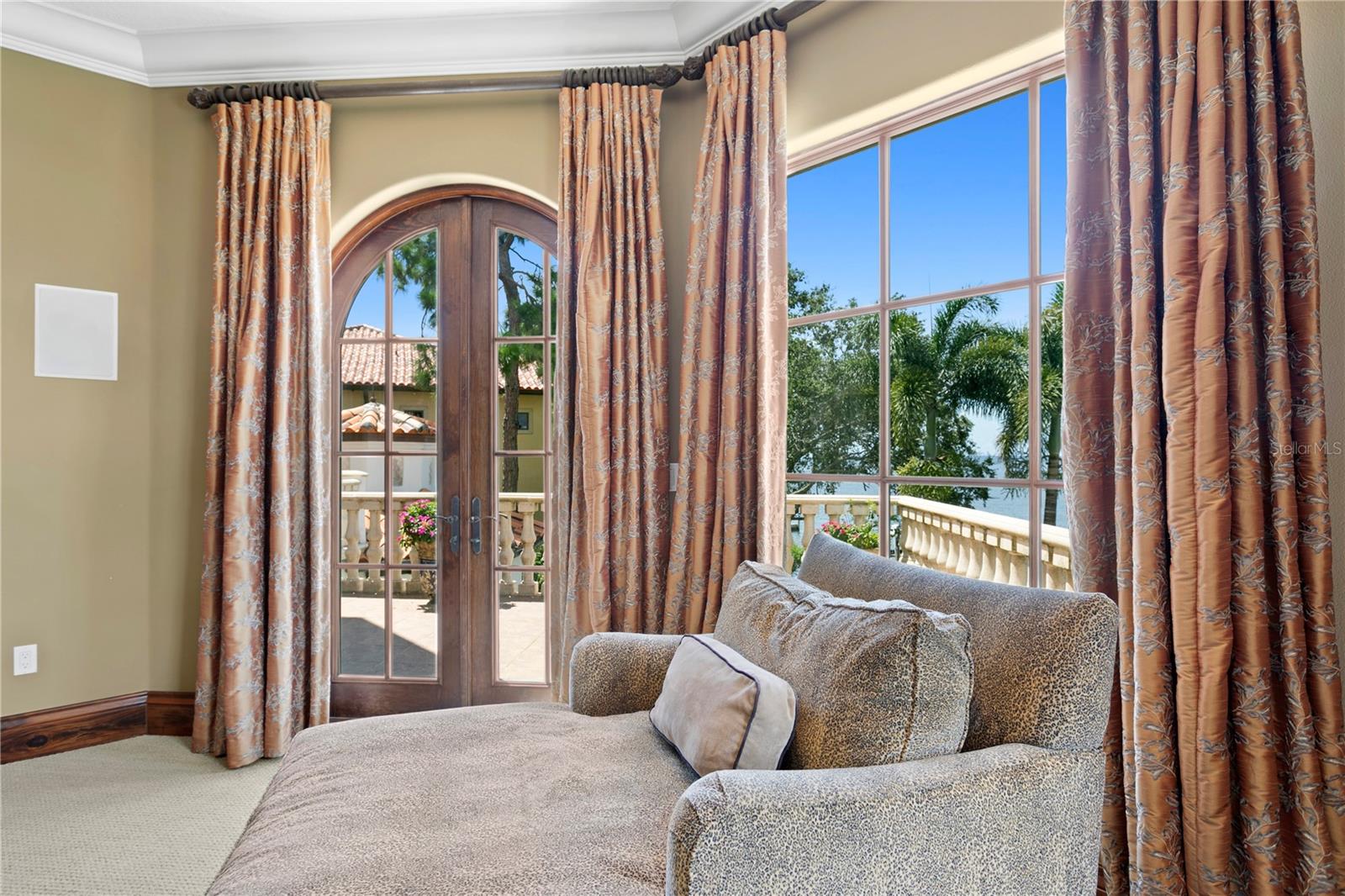 TB8463472 Property Photo