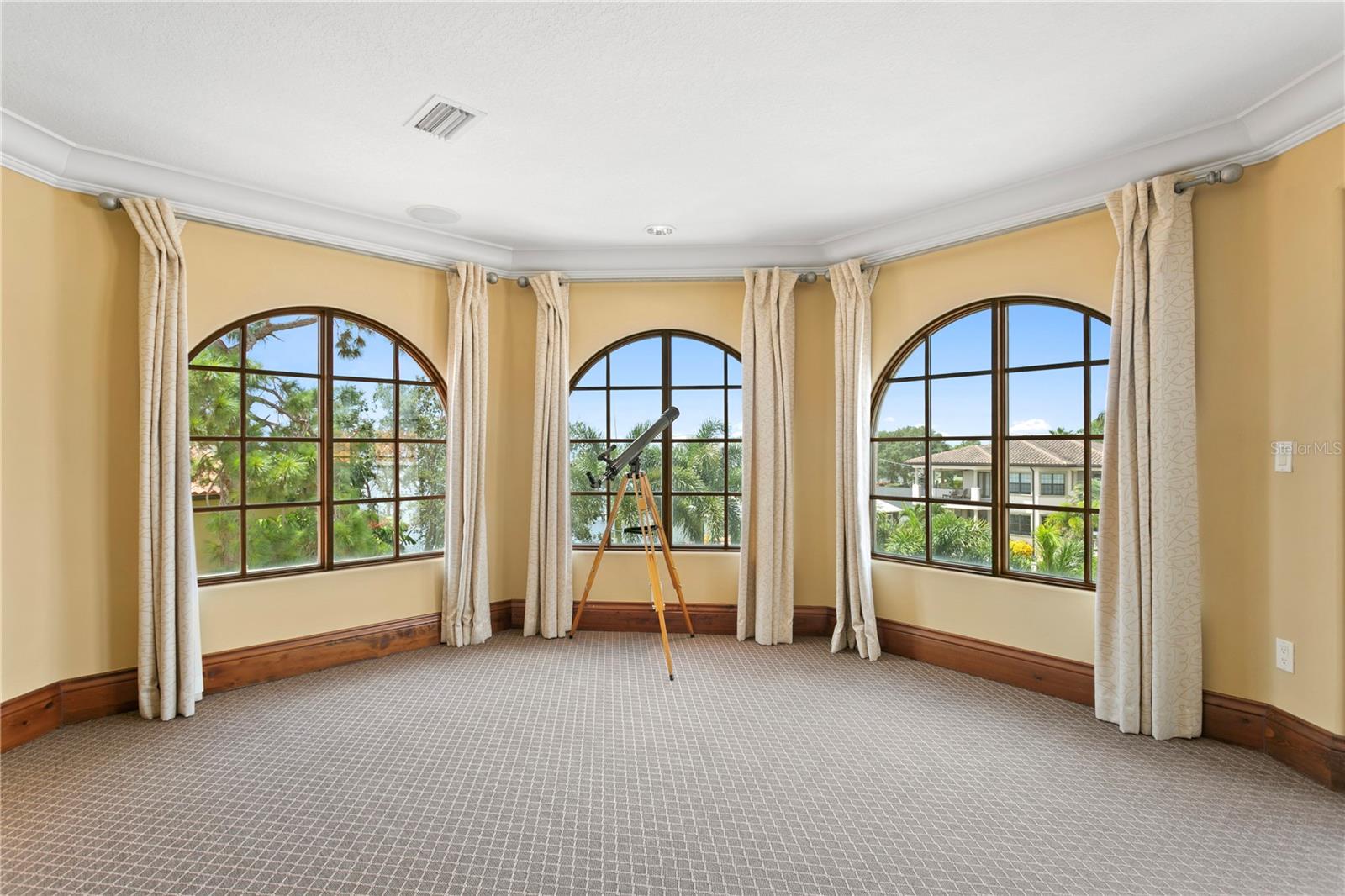 TB8463472 Property Photo